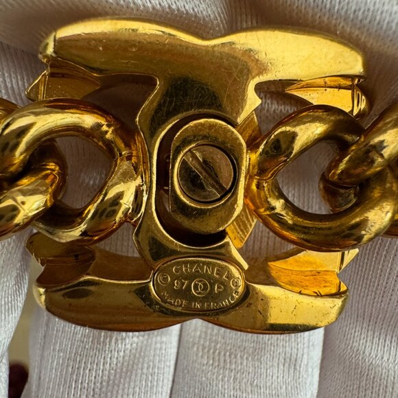 Chanel Turnlock Necklace 24K Gold Plated 1997 - Picture 4 of 6